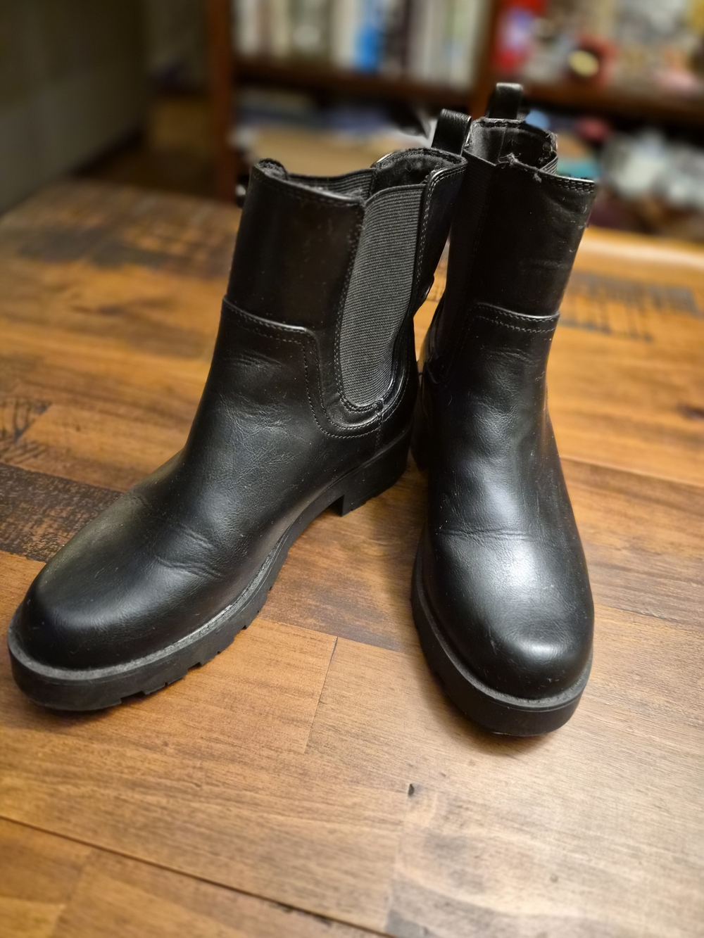 Old Navy Black Chelsea Boots - (Brand)